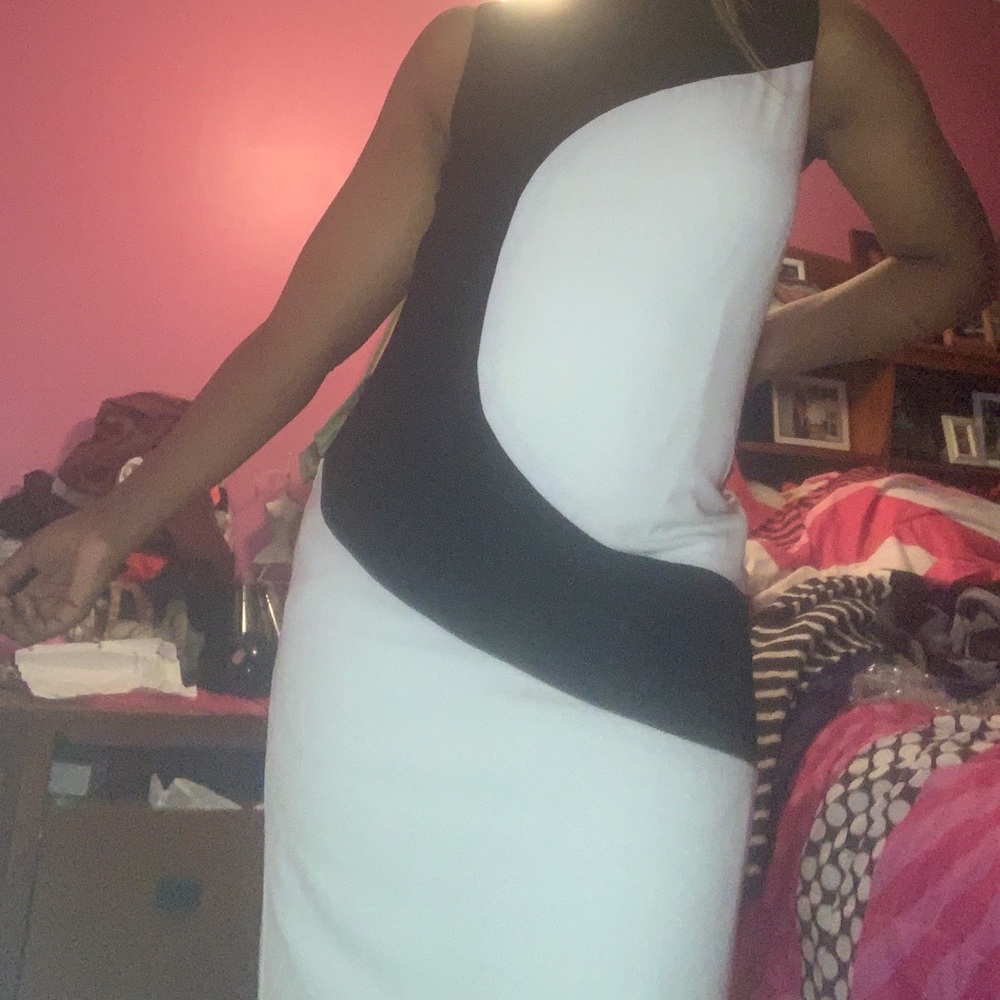 Dress - Picture 3 of 3